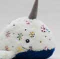 Nellie Narwhal Knottie Weiss/Farbig – Bild 2